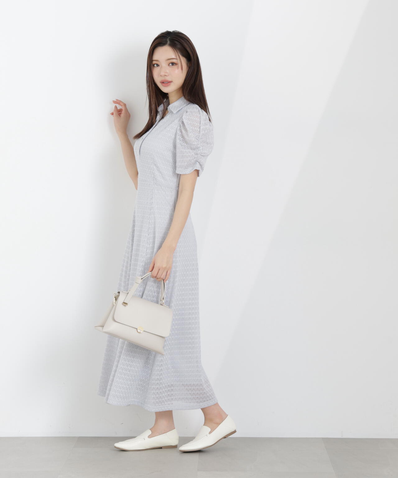 ストレッチレース襟付きワンピース