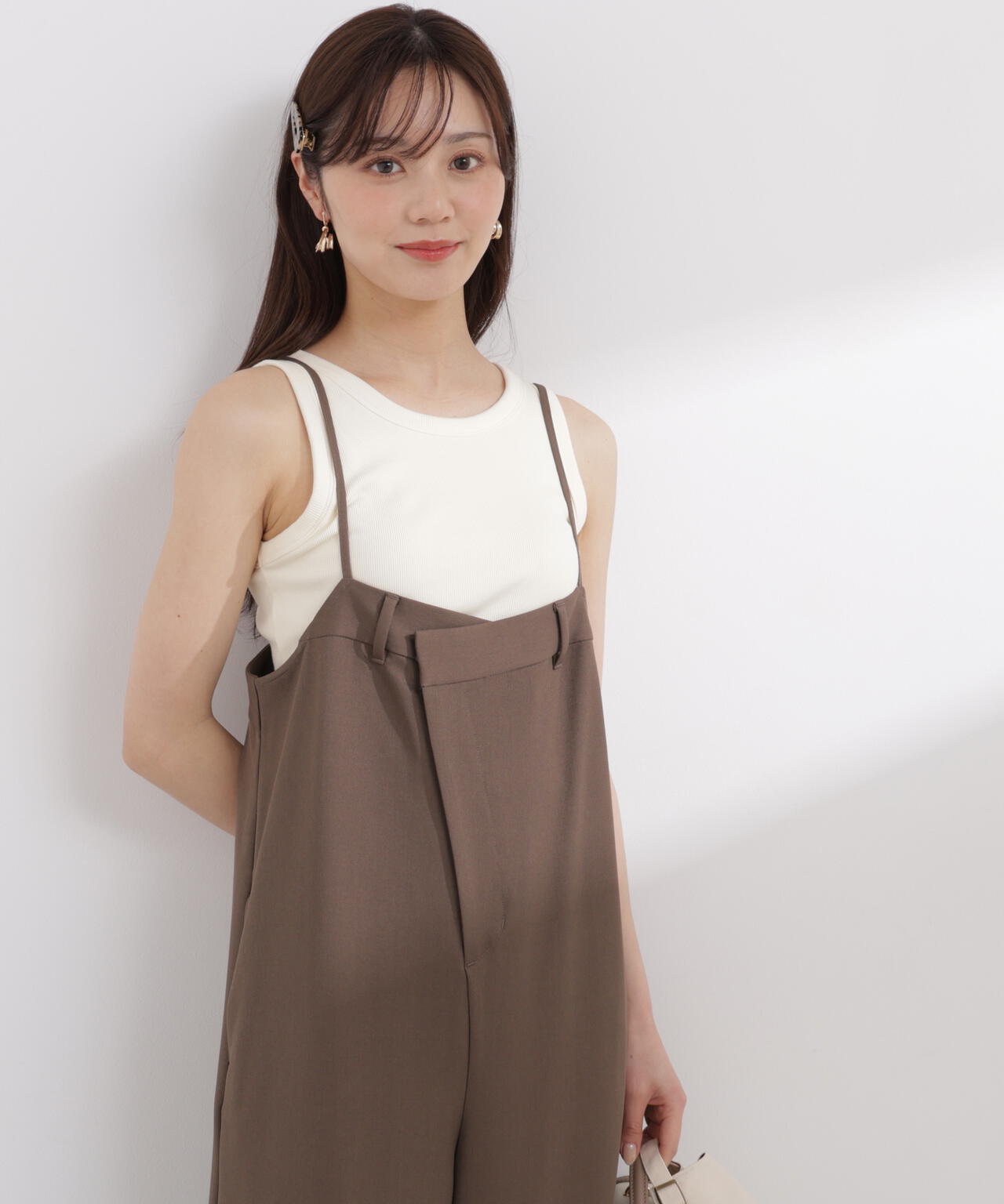 加藤栞さん着用＞〈a/mie〉バックタックサロペット | PROPORTION BODY