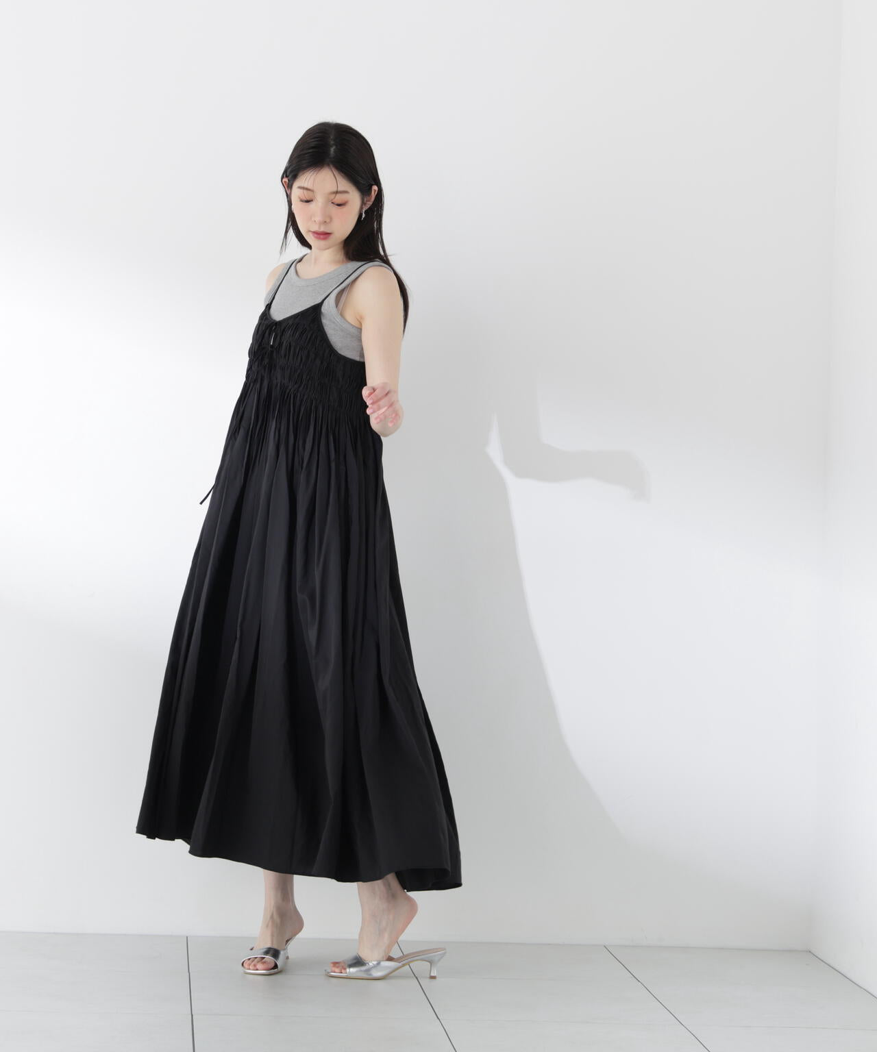 J. ⭐︎滑らかほんのり艶感⭐︎ 裾黒レース　タンクワンピース　新品同様極美品⭐︎ 中川紅葉さん着用＞〈a/mie〉タックキャミワンピース | PROPORTION