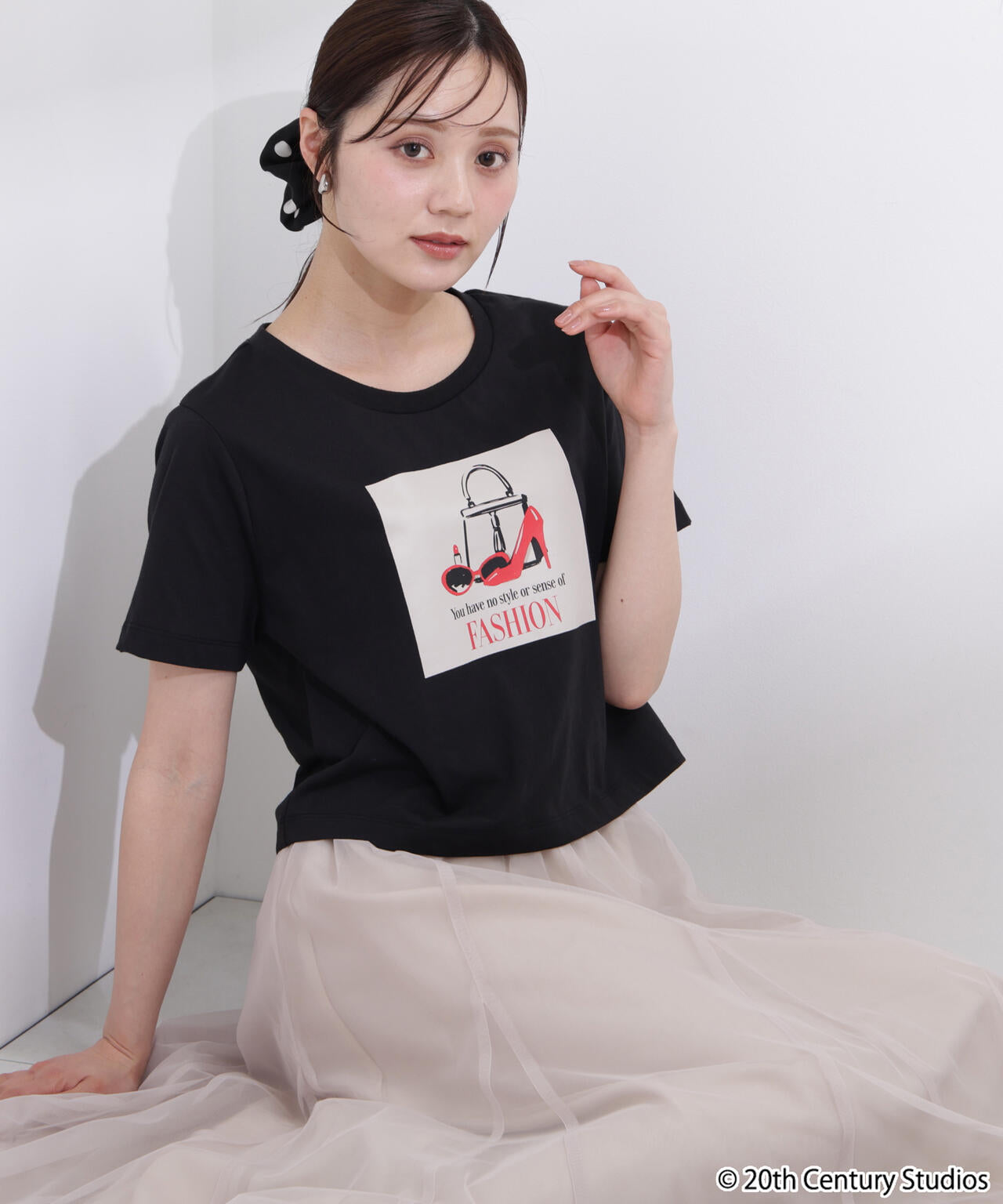 プラダを着た悪魔／フロントプリントコンパクトTシャツ | PROPORTION