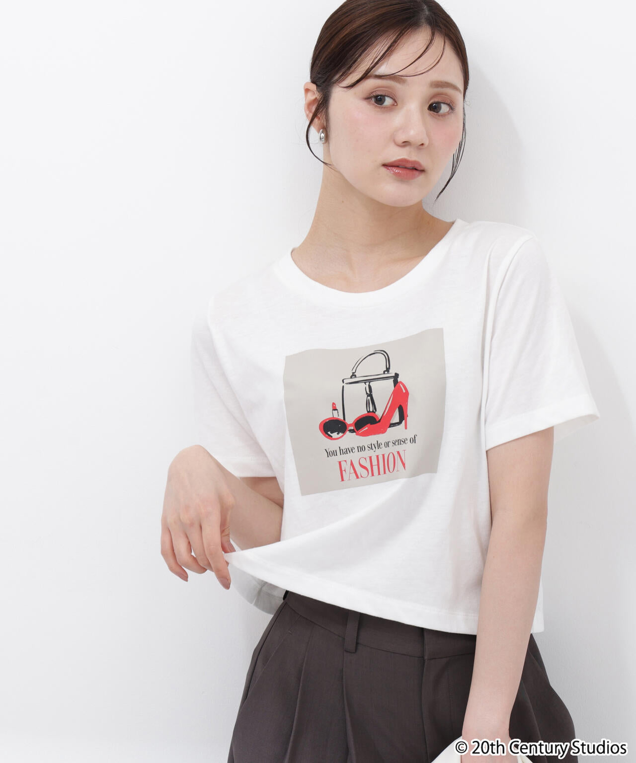 プラダを着た悪魔／フロントプリントコンパクトTシャツ | PROPORTION
