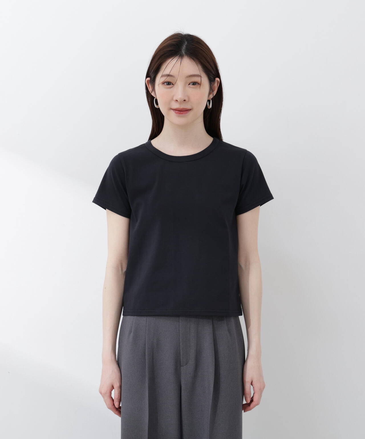 加藤栞さん着用＞オーガニック接触冷感チャーム付きTシャツ