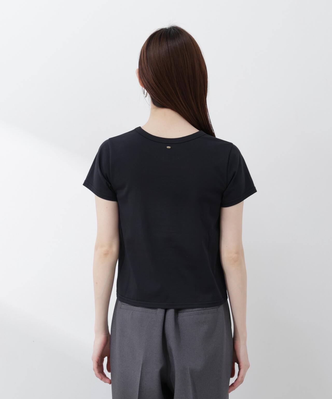 加藤栞さん着用＞オーガニック接触冷感チャーム付きTシャツ