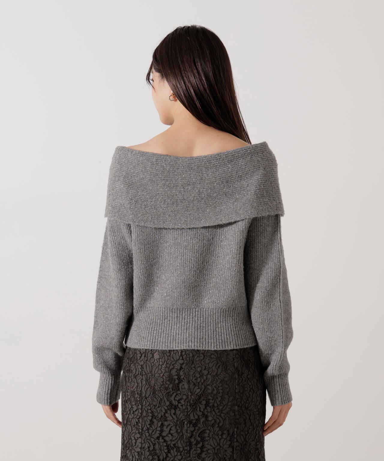 ラメ入りオフショルニット