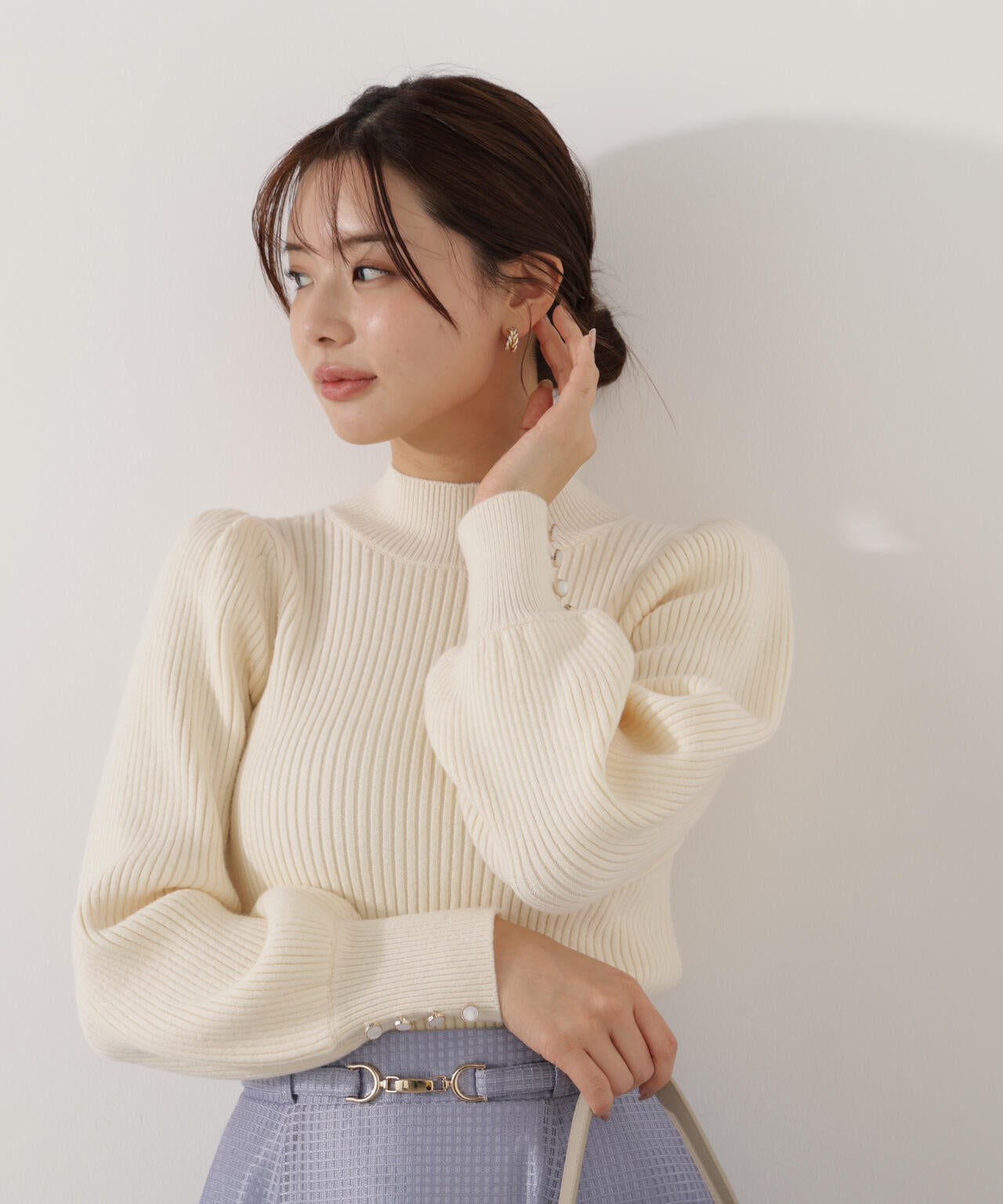 ハイネックボリュームスリーブニット