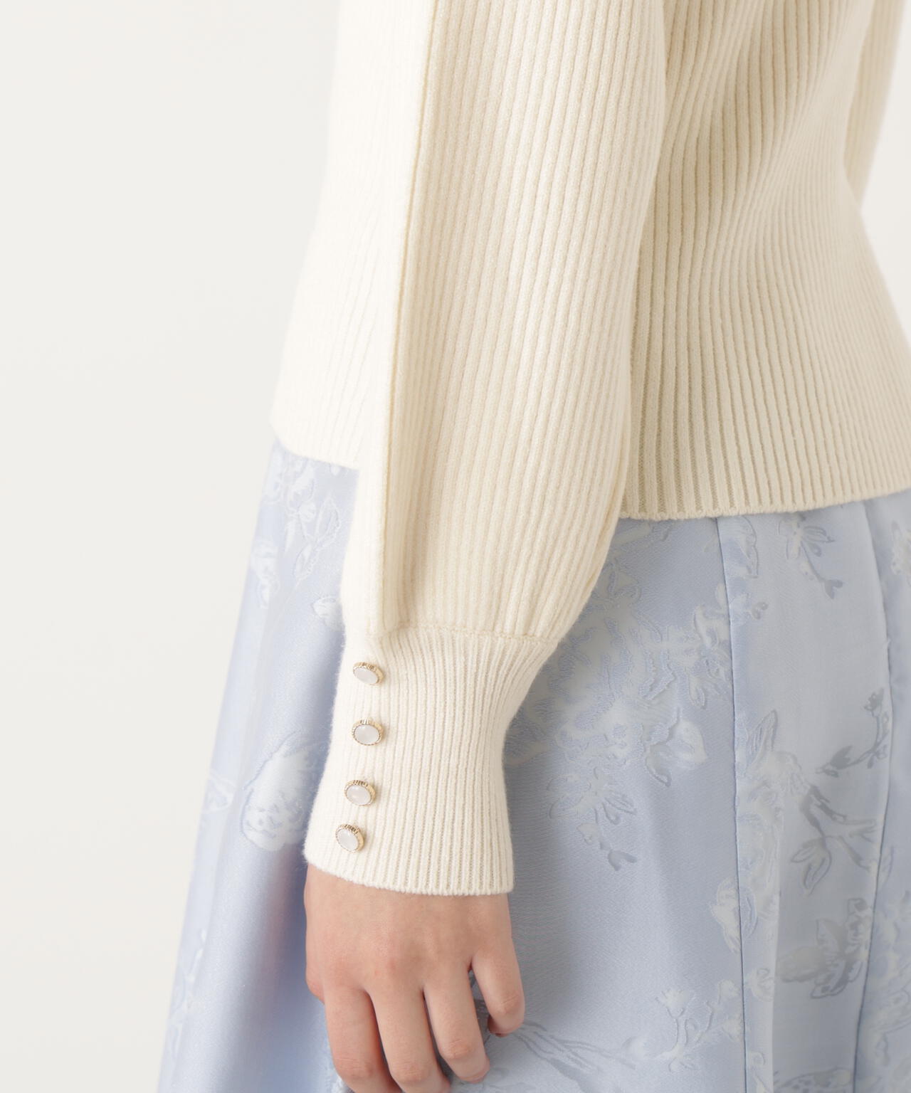 ハイネックボリュームスリーブニット