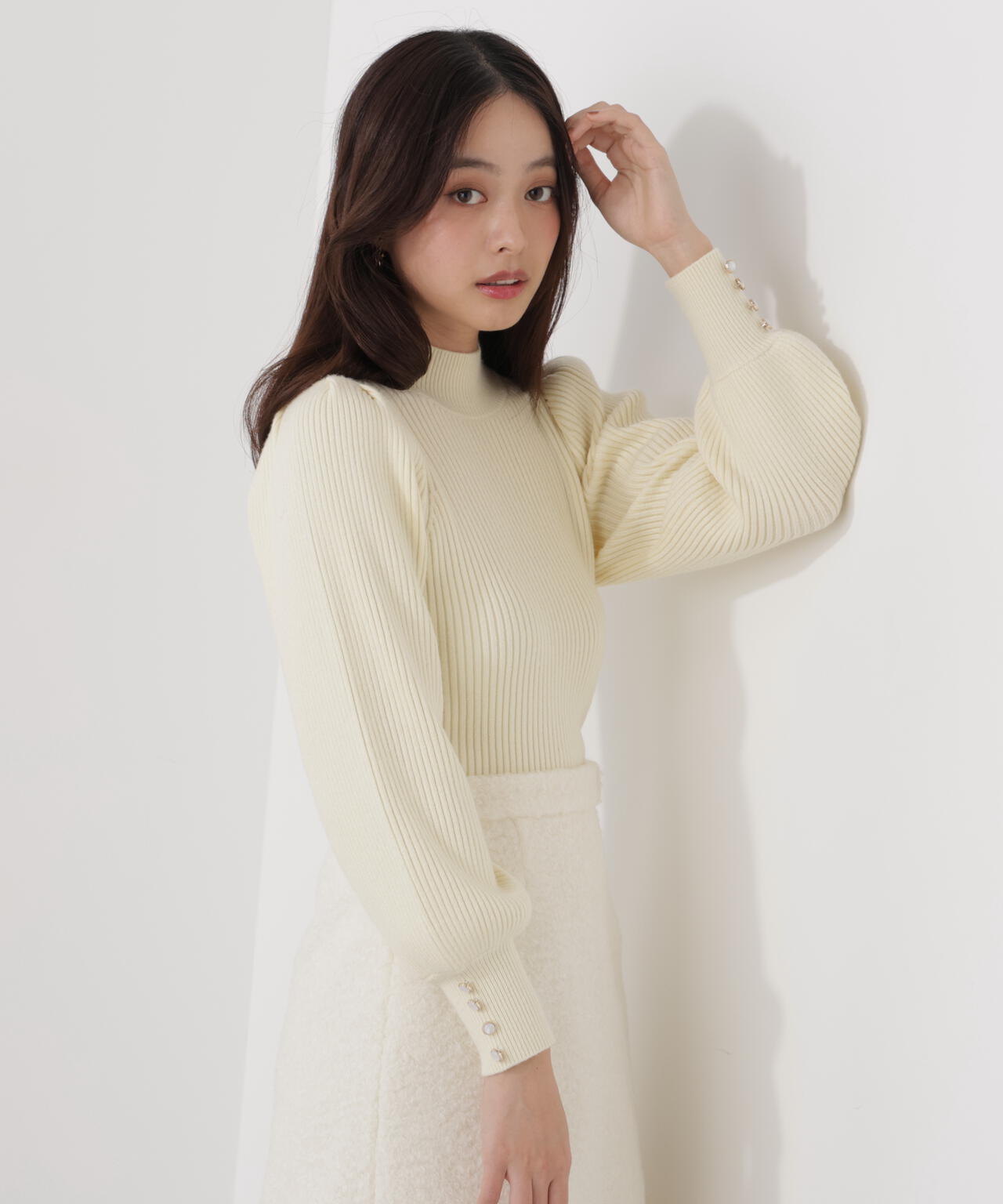 ハイネックボリュームスリーブニット