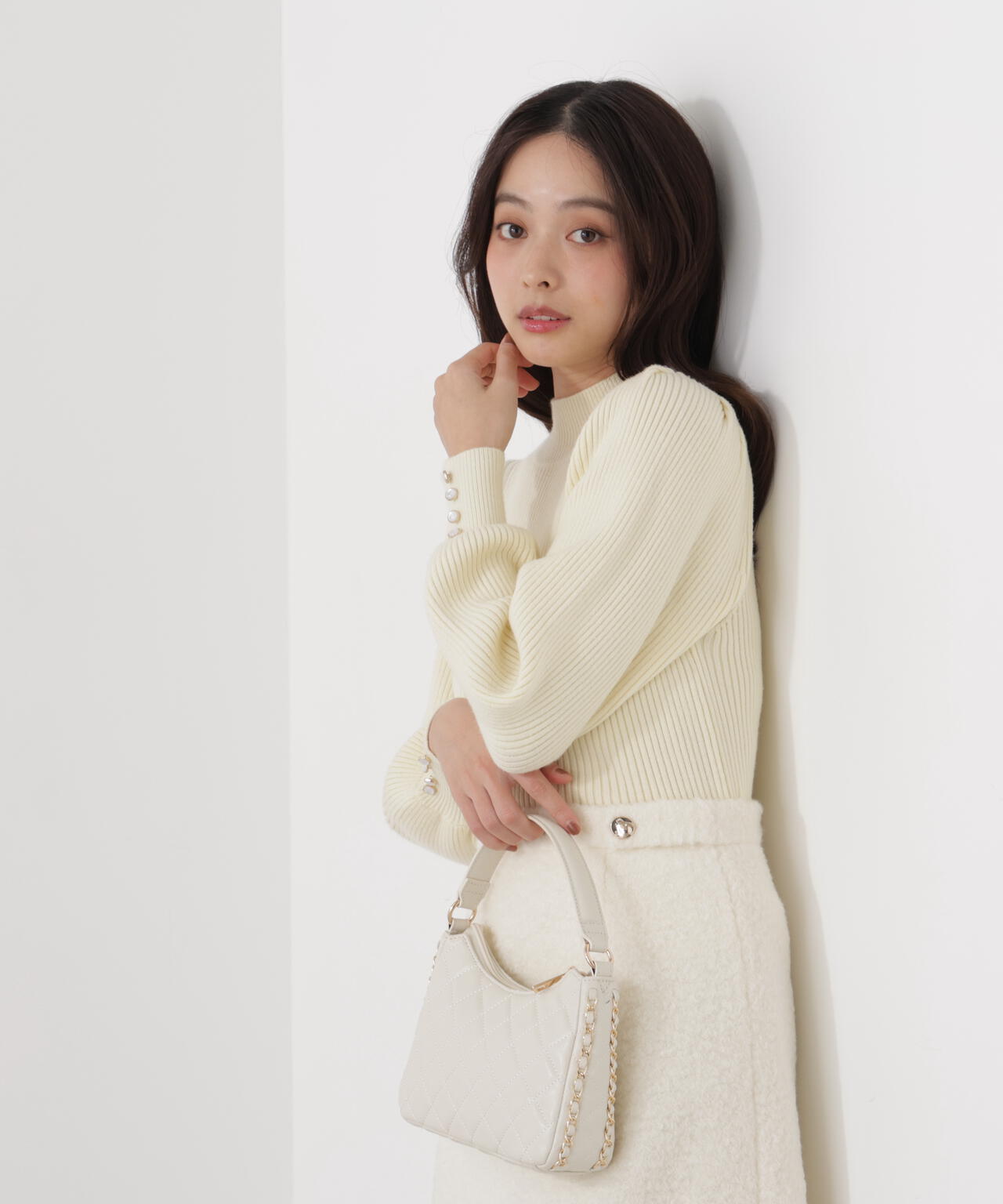 ハイネックボリュームスリーブニット