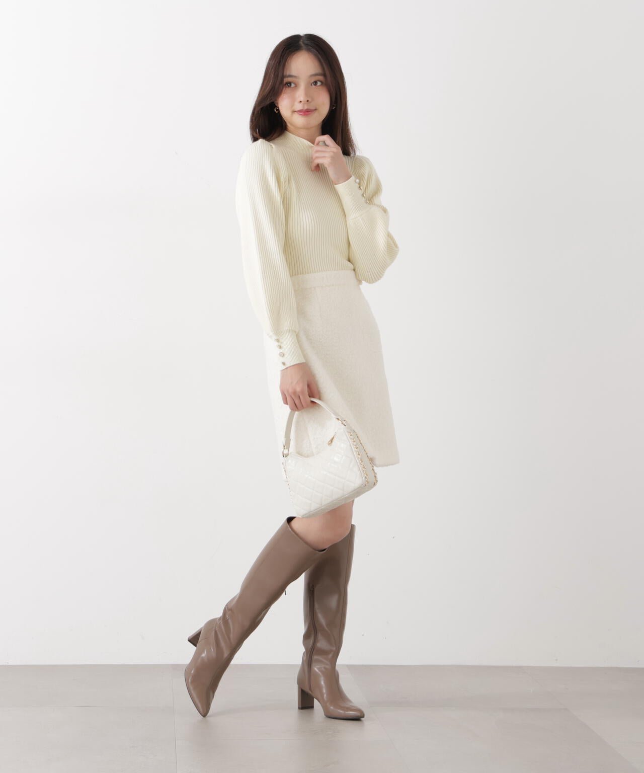 ハイネックボリュームスリーブニット