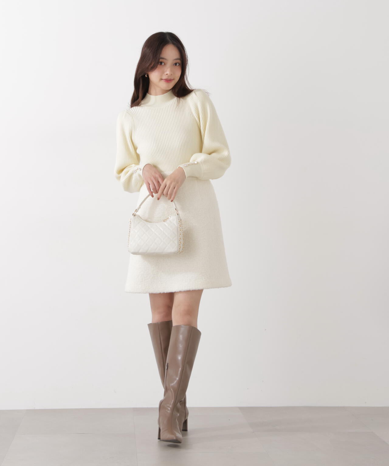 ハイネックボリュームスリーブニット