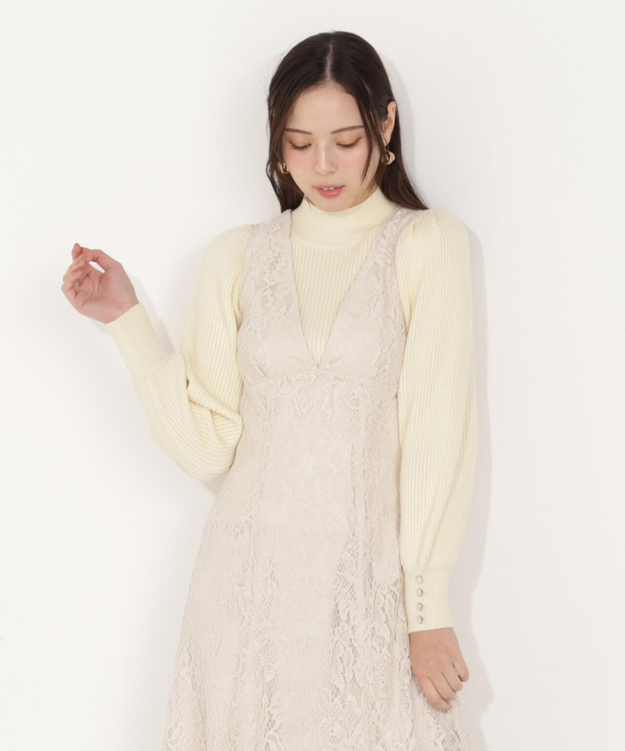 ハイネックボリュームスリーブニット