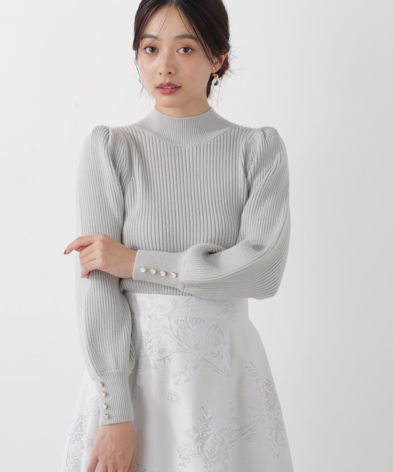 ハイネックボリュームスリーブニット