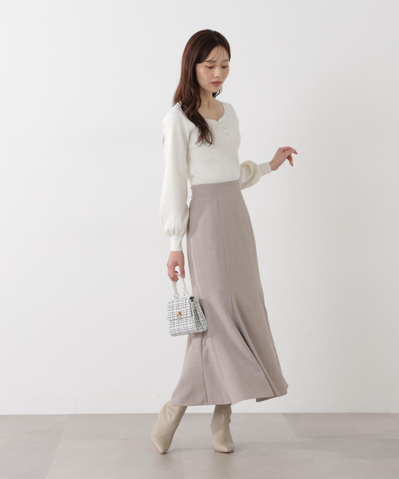 釦付きハートネック総針ニット