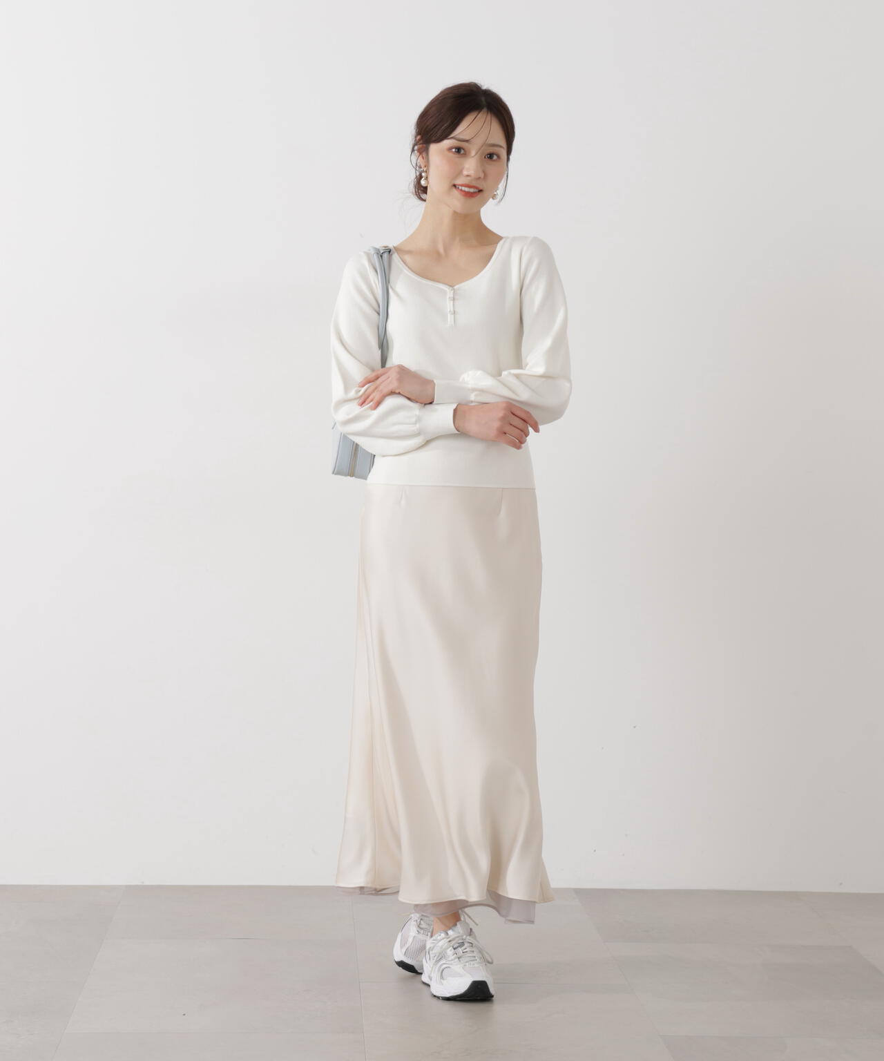 釦付きハートネック総針ニット