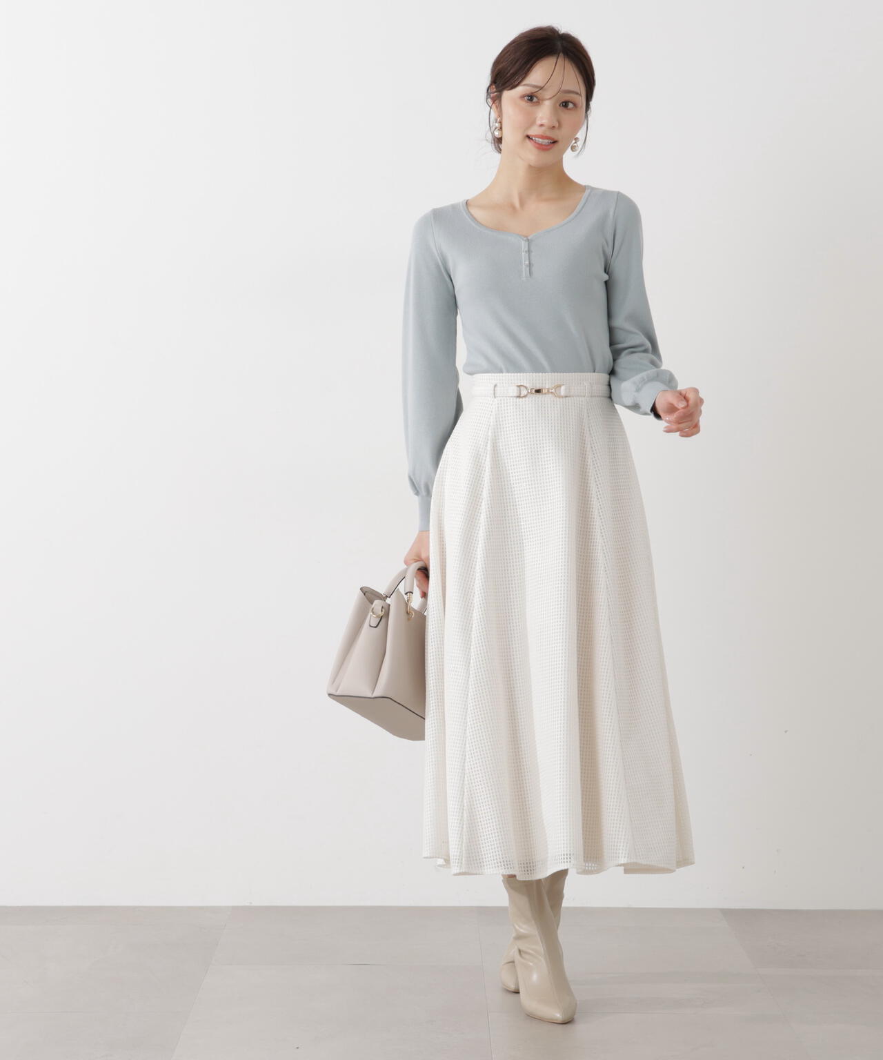 釦付きハートネック総針ニット