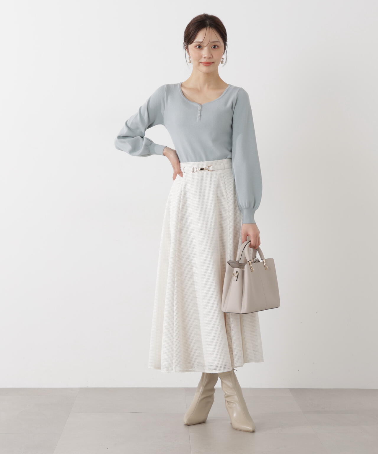 釦付きハートネック総針ニット