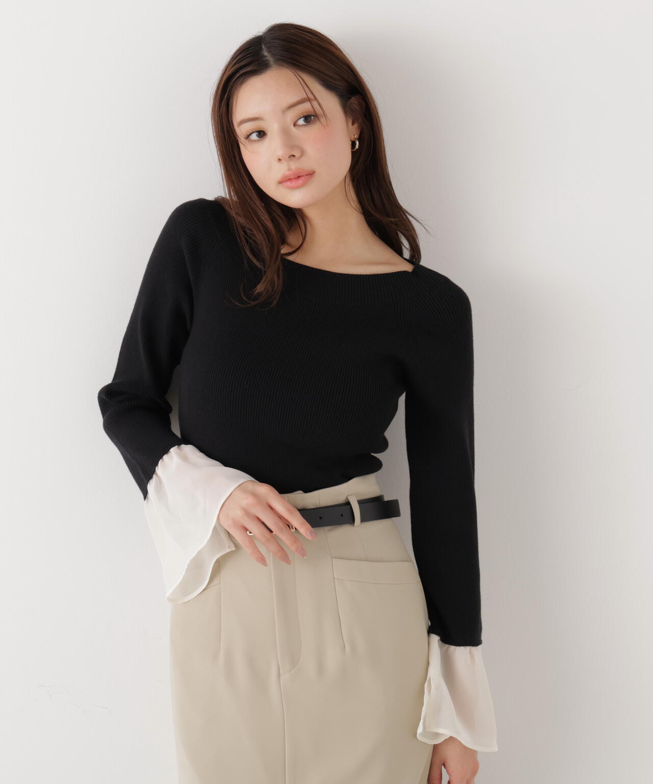 シアー切り替えスリーブニット