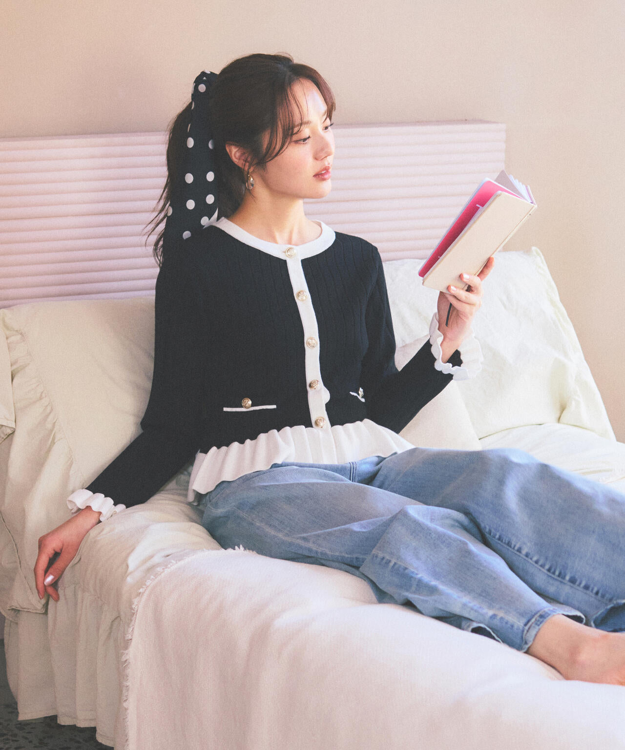 ＜ウォッシャブル/UV＞ボタン付きペプラムニット【ラベンダー：official site・一部店舗限定】