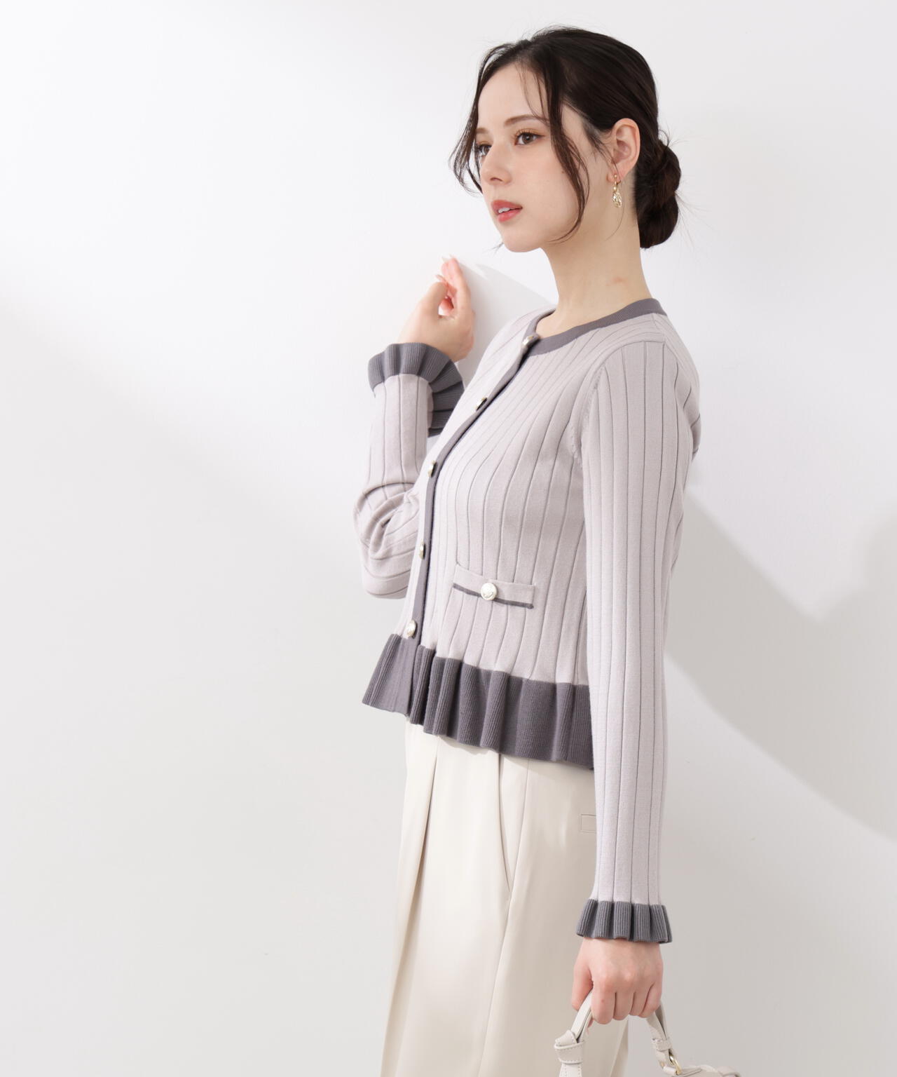 ＜ウォッシャブル/UV＞ボタン付きペプラムニット【ラベンダー：official site・一部店舗限定】