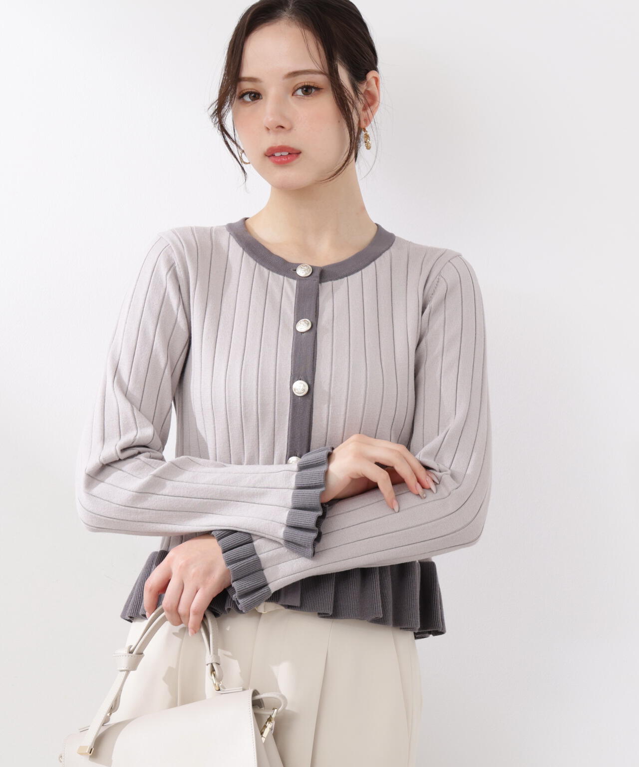 ＜ウォッシャブル/UV＞ボタン付きペプラムニット【ラベンダー：official site・一部店舗限定】