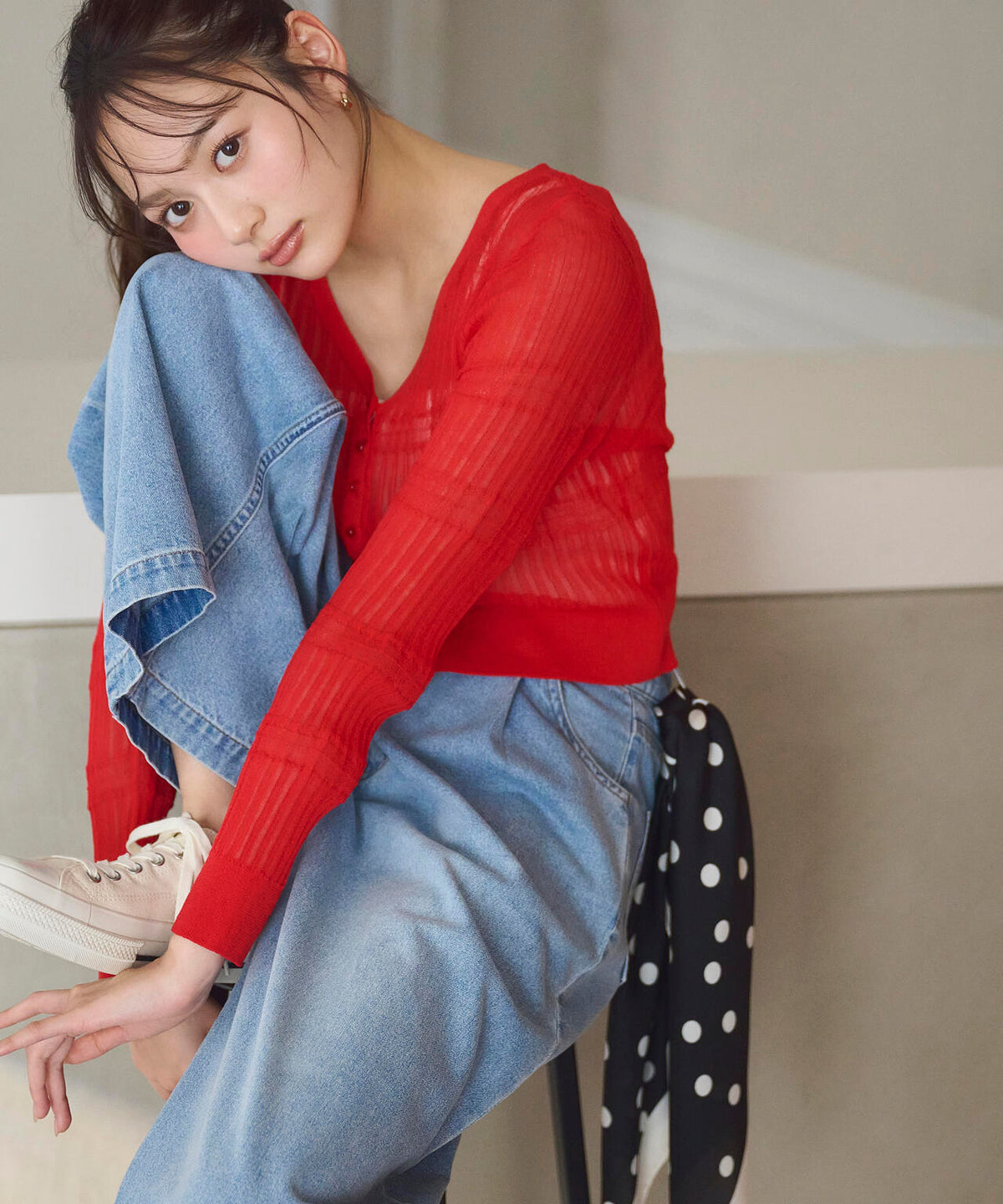 加藤栞さん着用＞〈a/mie〉変わり織透かし編みカーディガン 