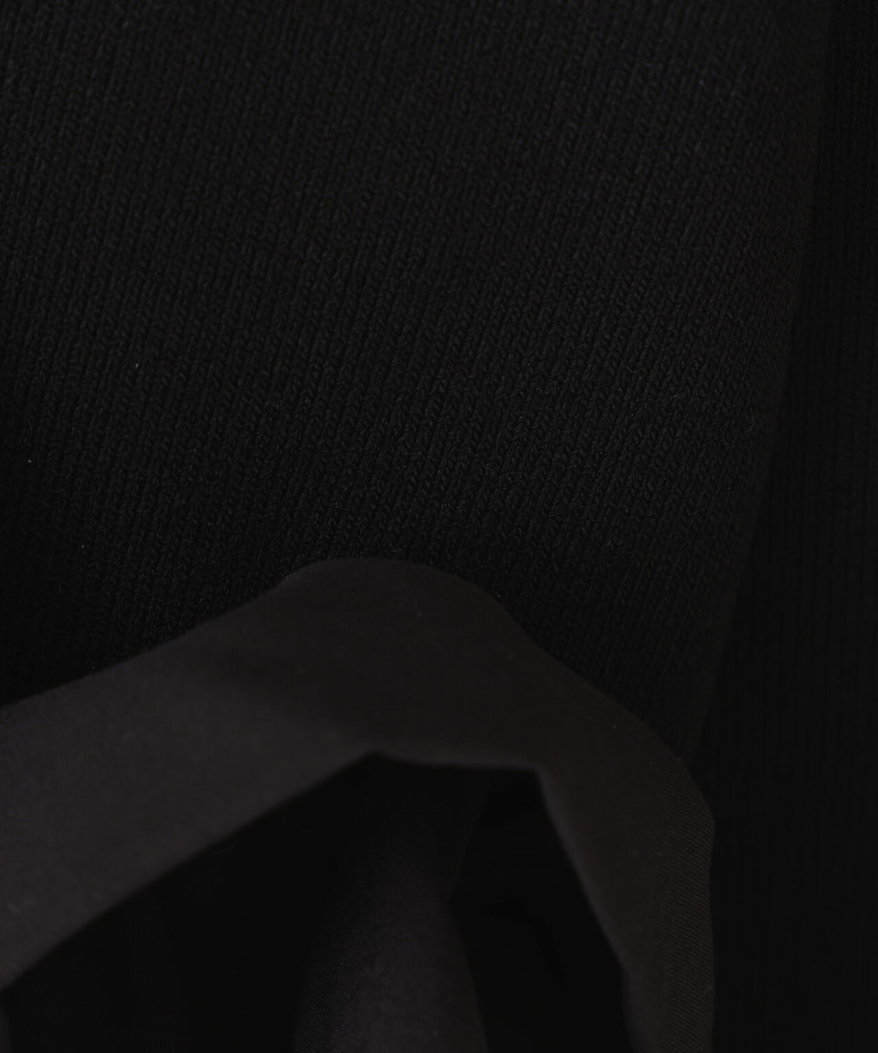 〈a/mie〉ホイップペプラムニット