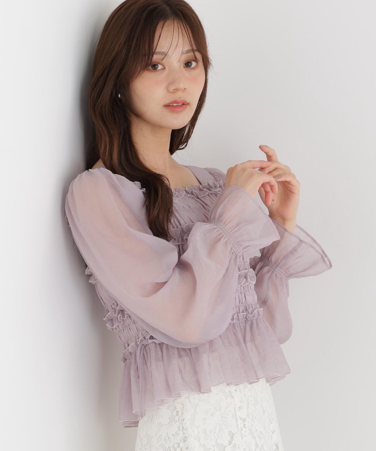 加藤栞さん着用＞＜a/mie＞シャーリングフリルキャンディースリーブ