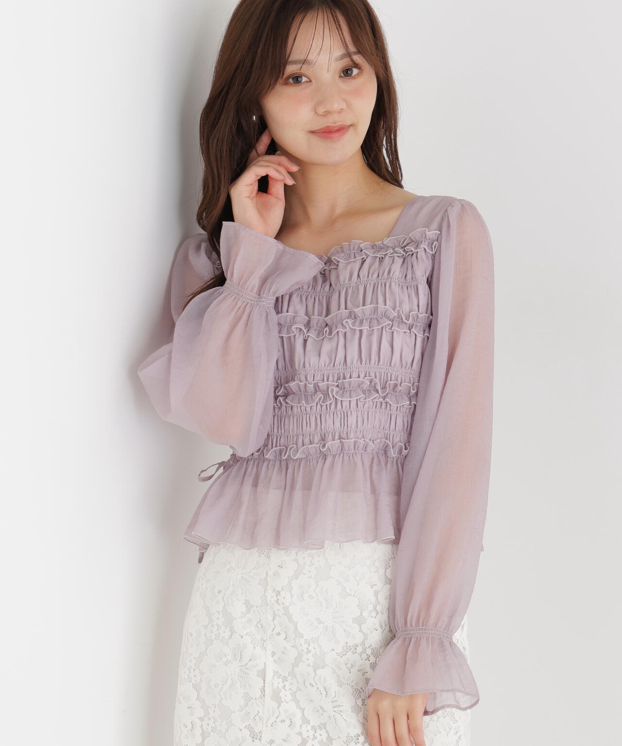 加藤栞さん着用＞＜a/mie＞シャーリングフリルキャンディースリーブ