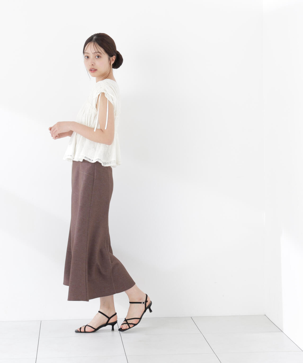 中川紅葉さん着用＞フロントジップマーメイドスカート | PROPORTION