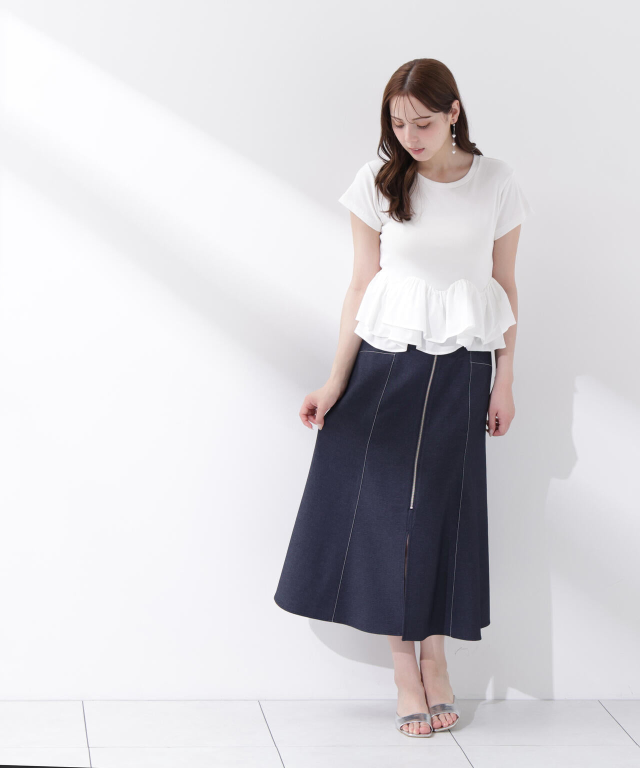 中川紅葉さん着用＞フロントジップマーメイドスカート | PROPORTION