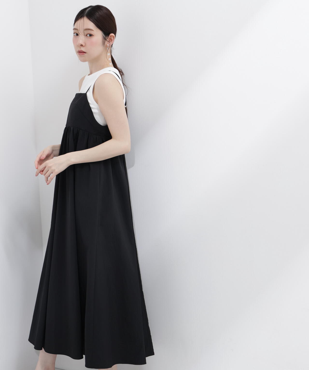 カットドッキングキャミワンピース【チャコール×ホワイト：WEB限定