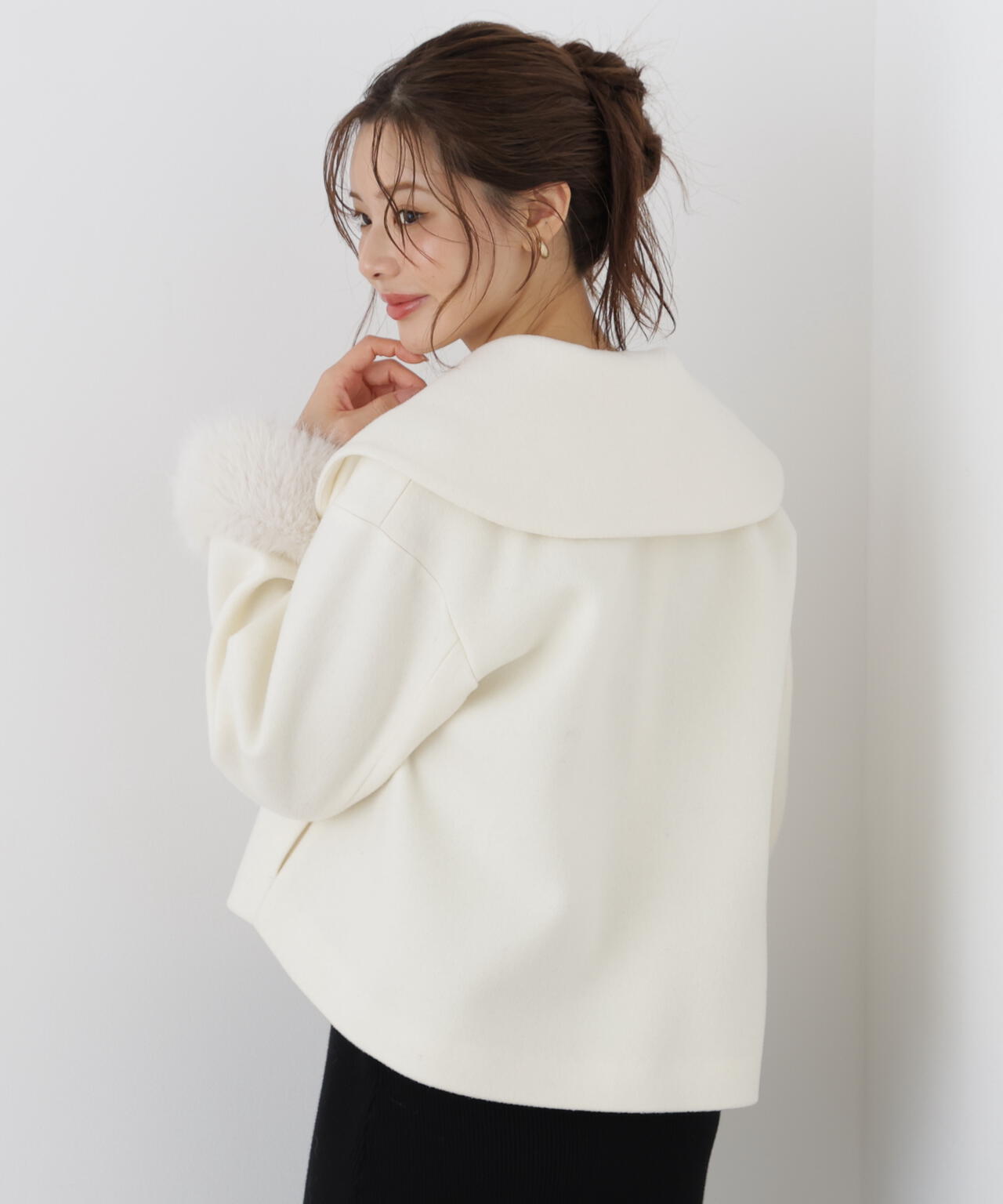 フェイクファー付きワイドカラーショートコート | PROPORTION BODY