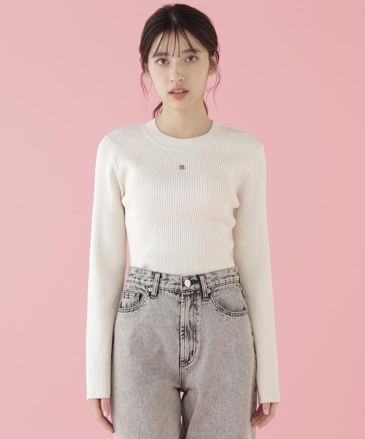 長袖リブデザインロゴプレートニット | JILL by JILL STUART 長袖リブデザインロゴプレートニット | JILL by JILL STUART