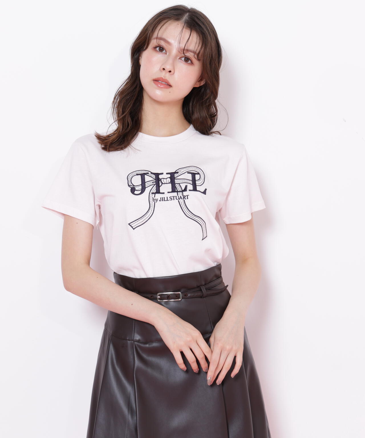 ビッグリボンロゴ刺繍Tシャツ