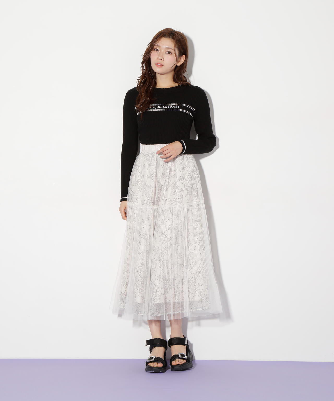 コンパクト配色ロゴニット