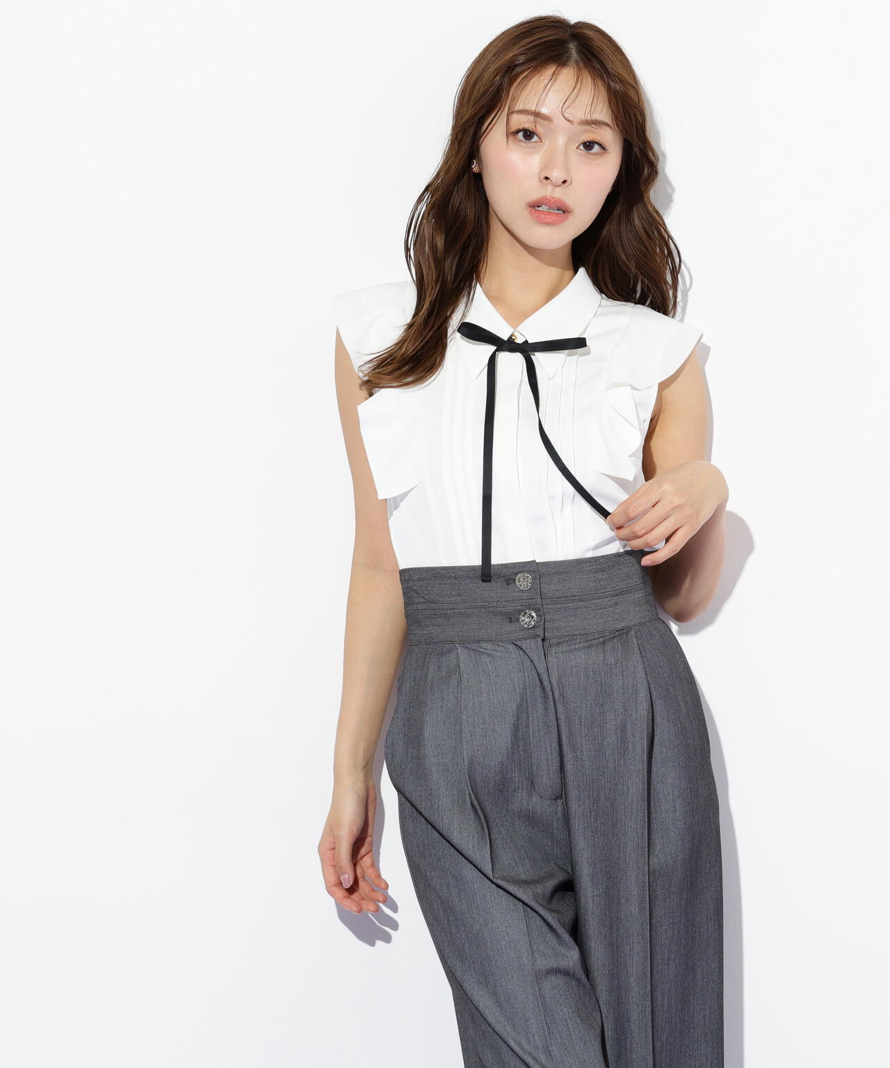 リボン付きピンタックノースリーブブラウス
