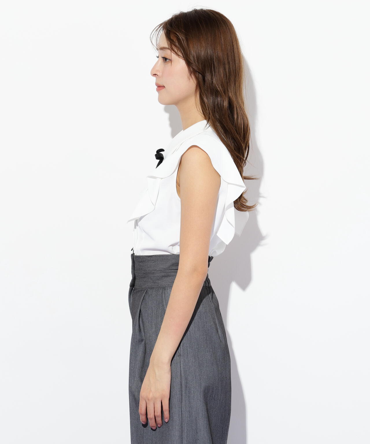 リボン付きピンタックノースリーブブラウス