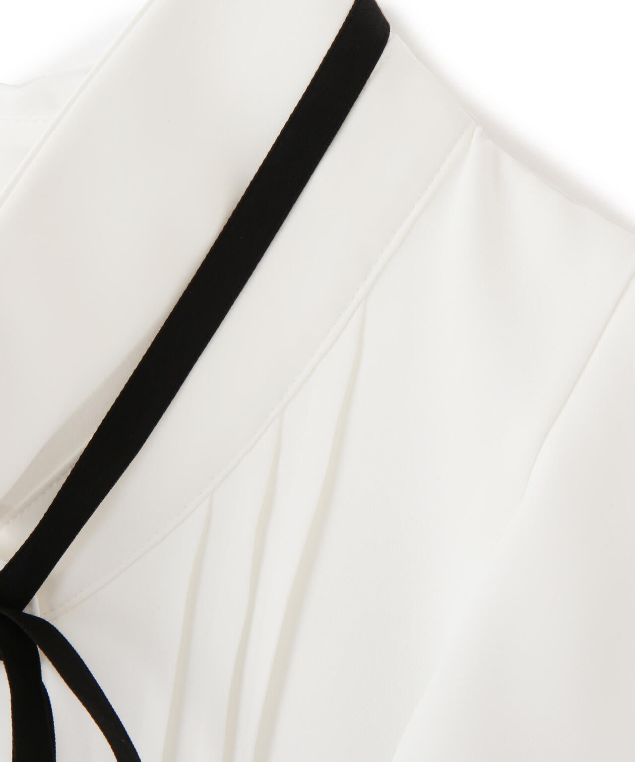 リボン付きピンタックノースリーブブラウス