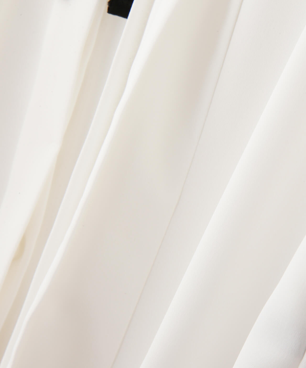 リボン付きピンタックノースリーブブラウス