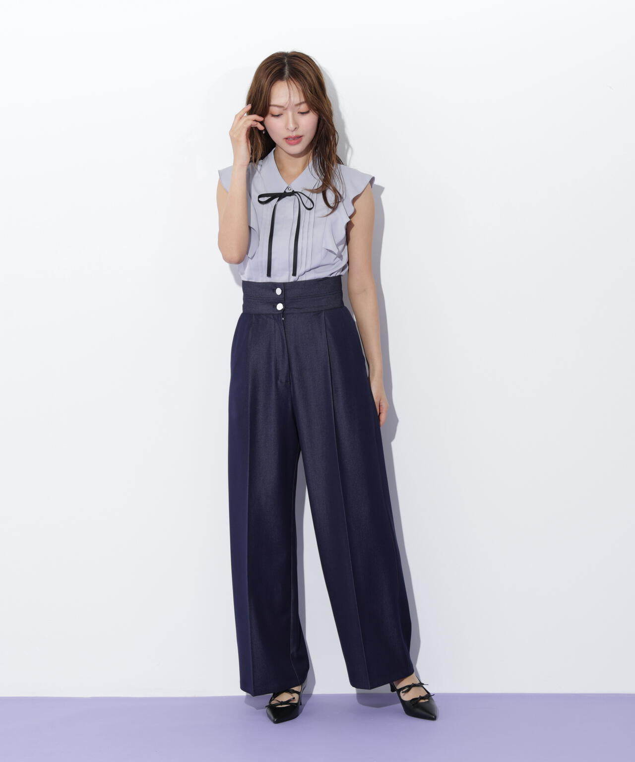 リボン付きピンタックノースリーブブラウス