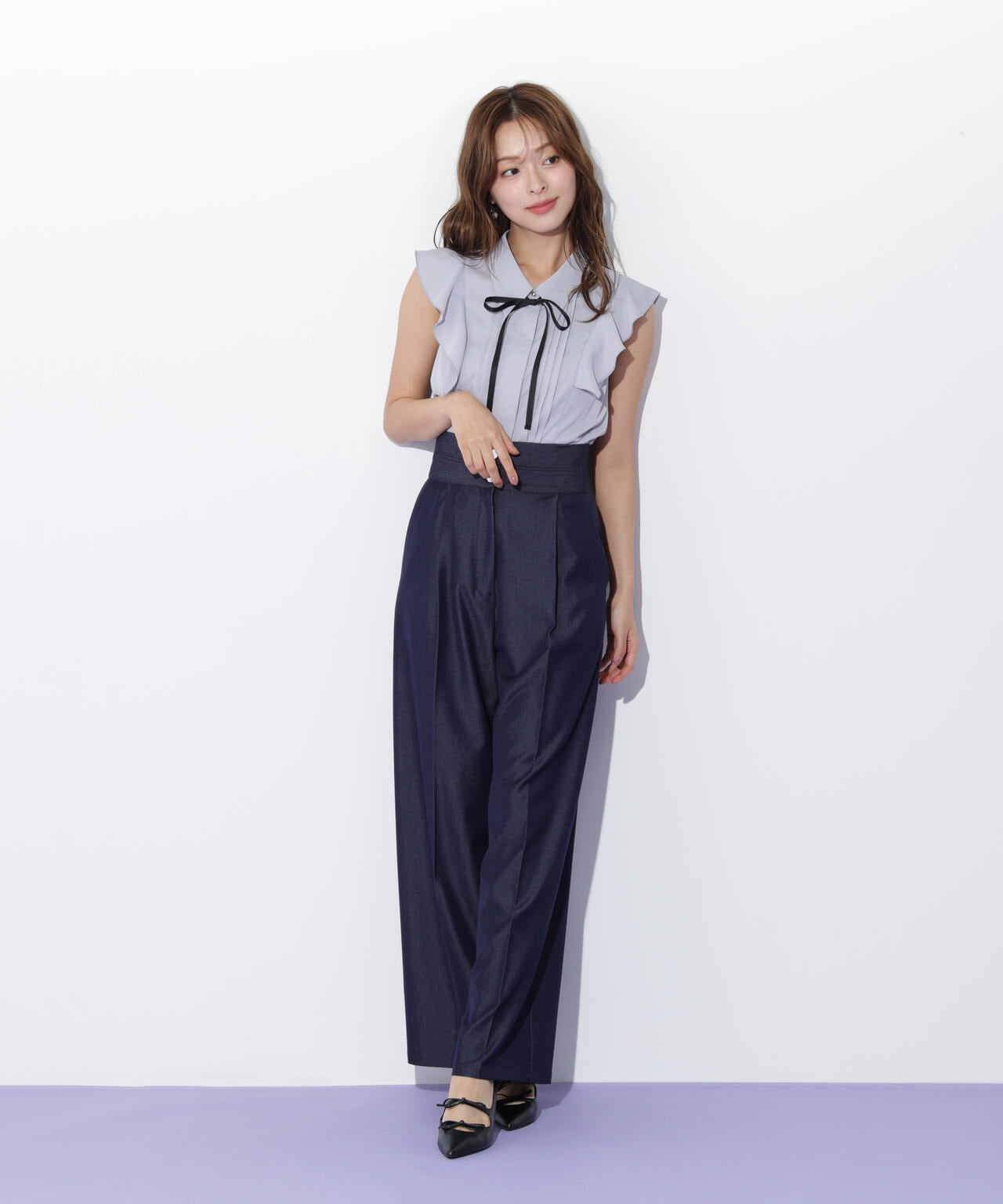 リボン付きピンタックノースリーブブラウス