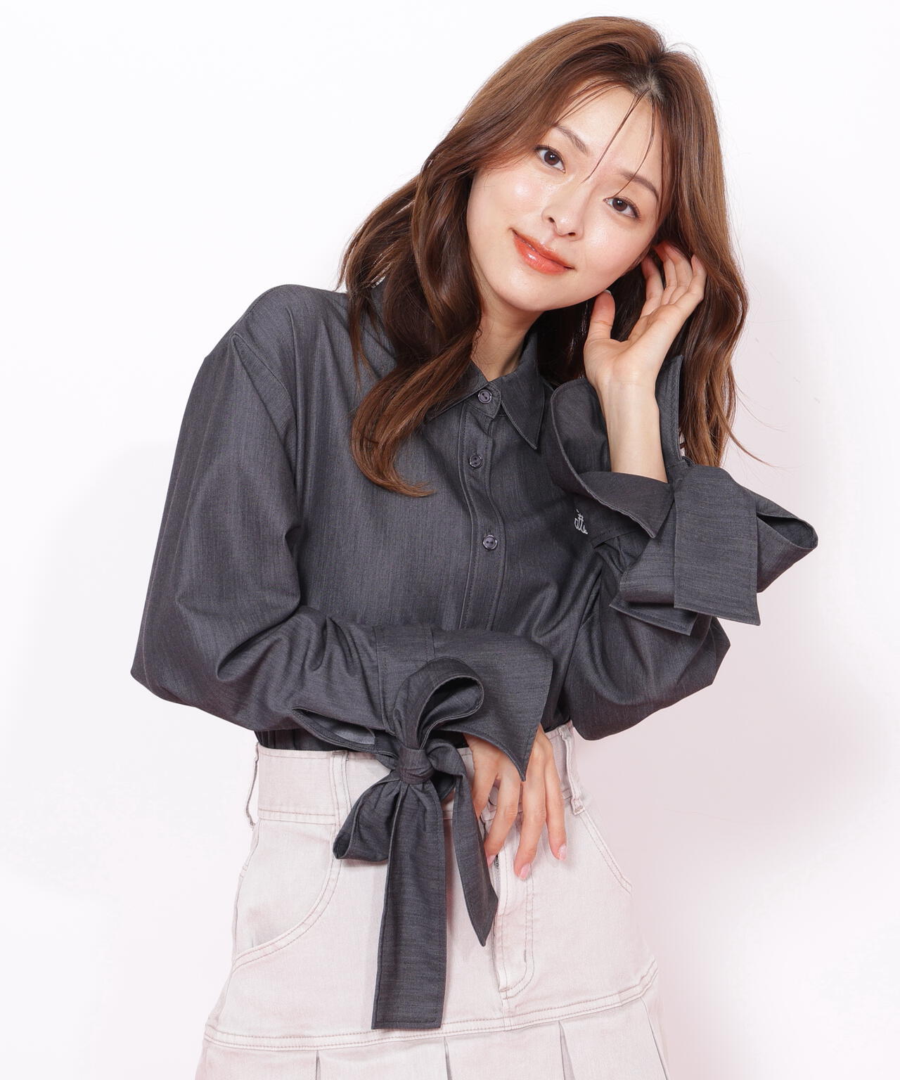 アイコニック袖リボンブラウス