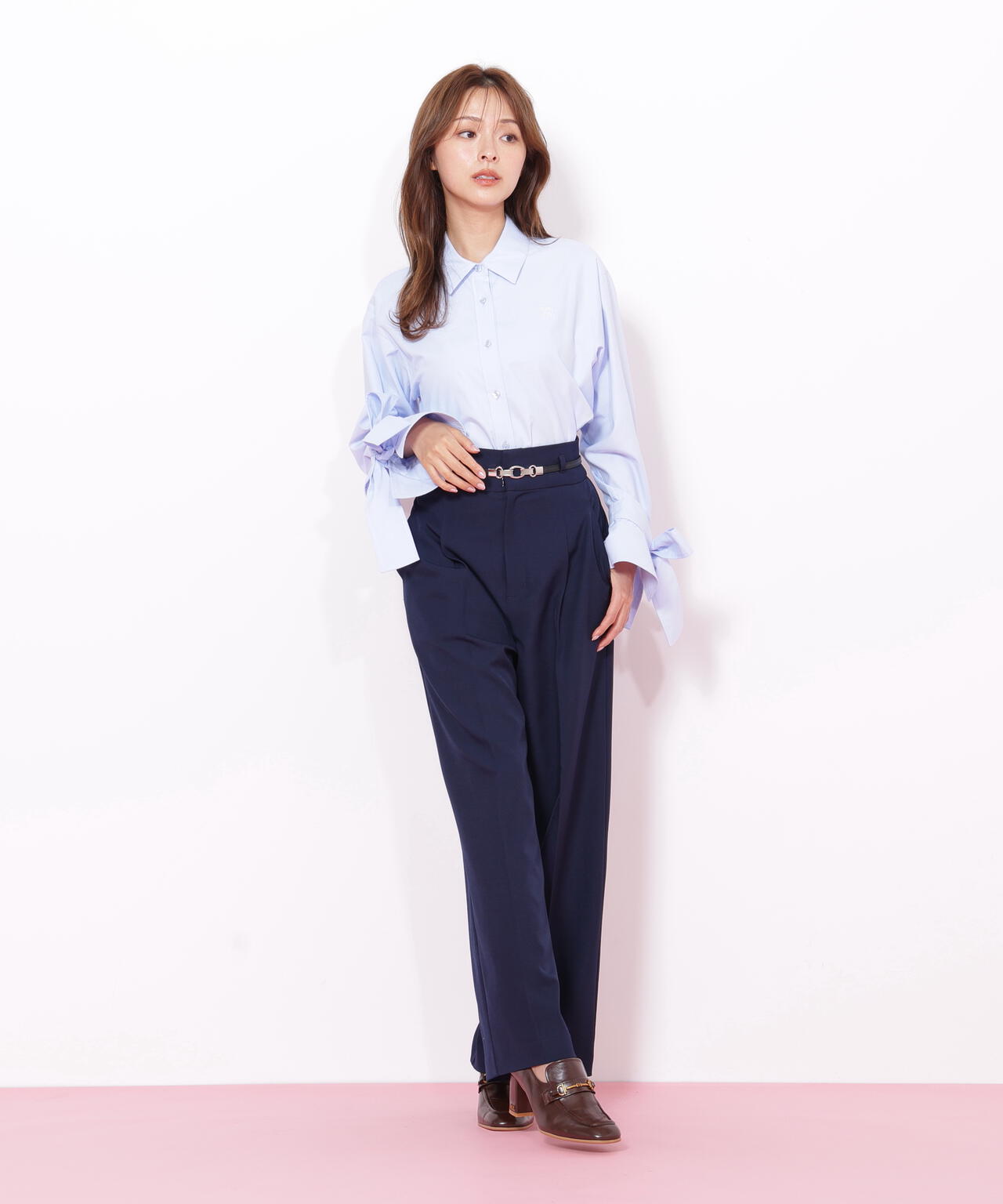 アイコニック袖リボンブラウス