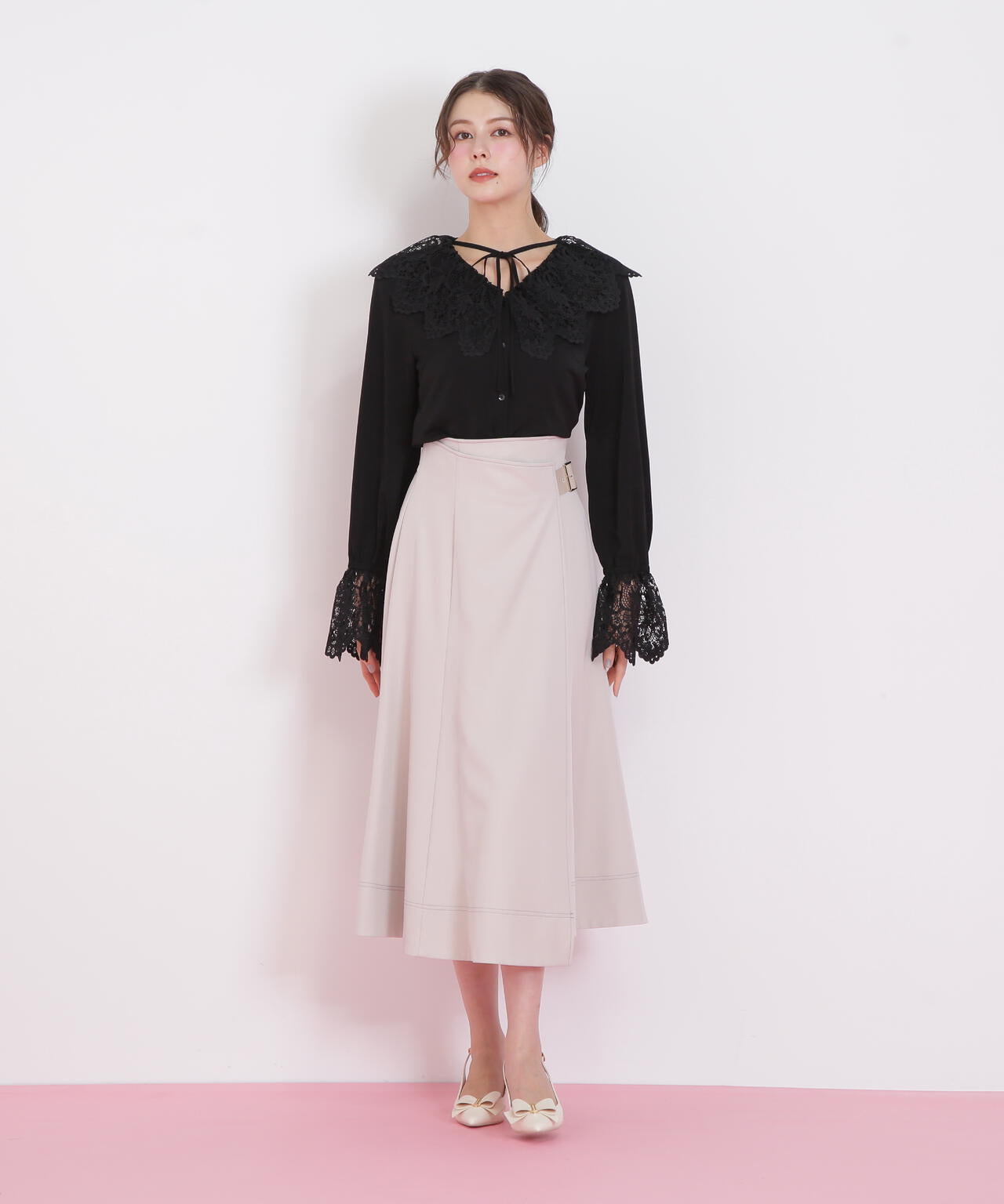 レース衿ブラウス