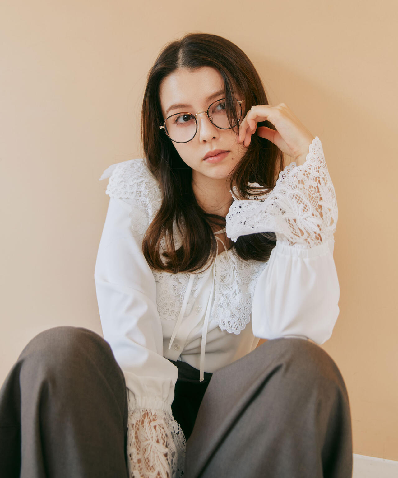 レース衿ブラウス