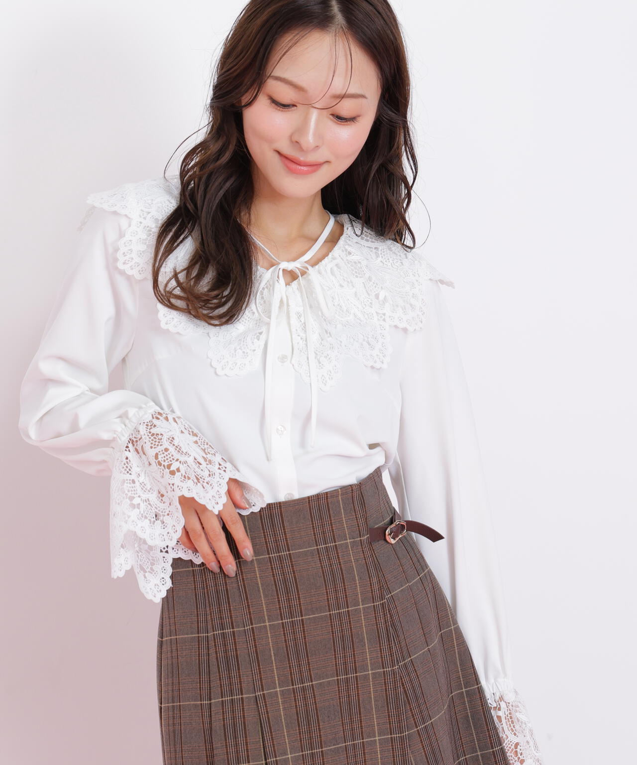 レース衿ブラウス