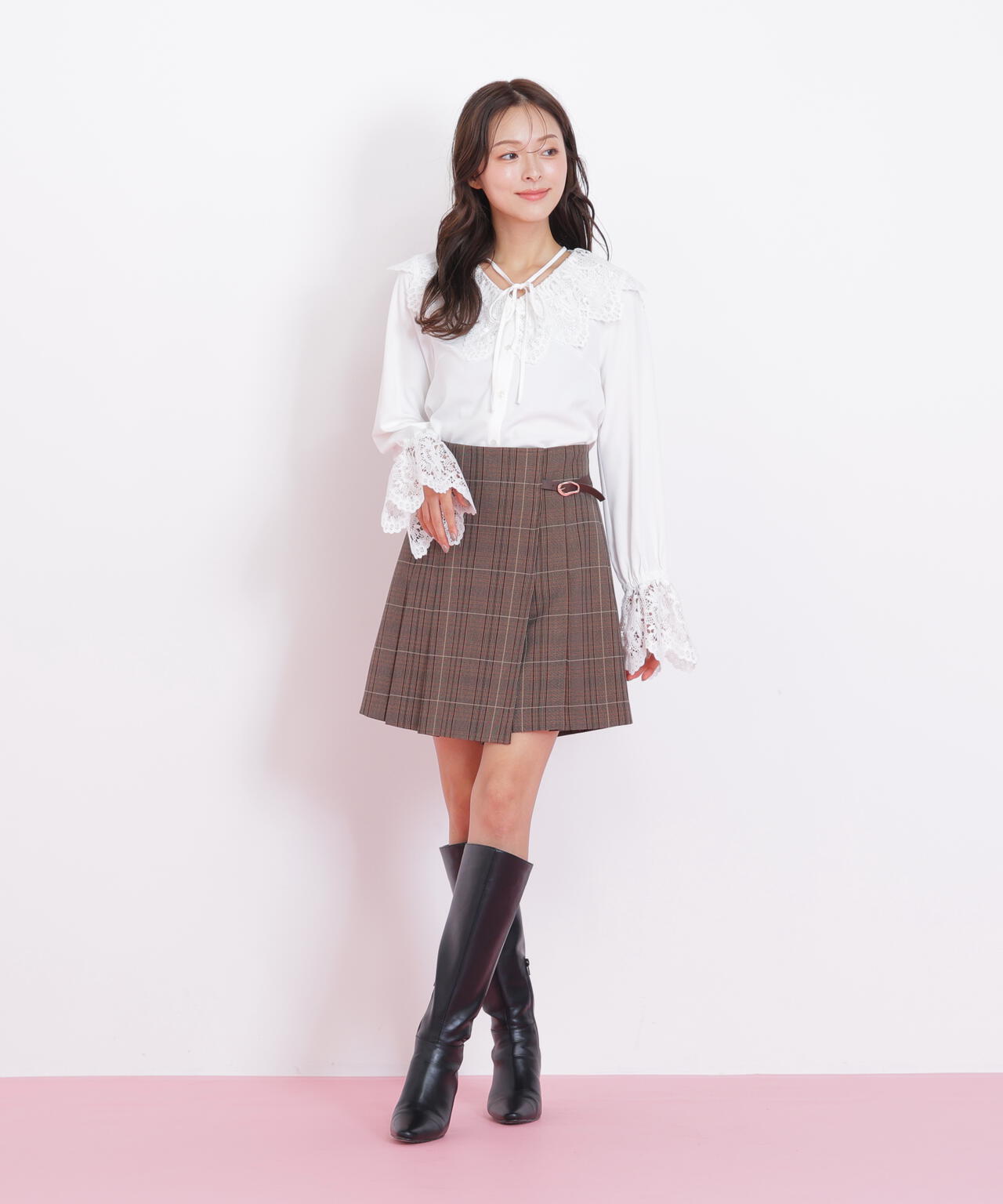 レース衿ブラウス