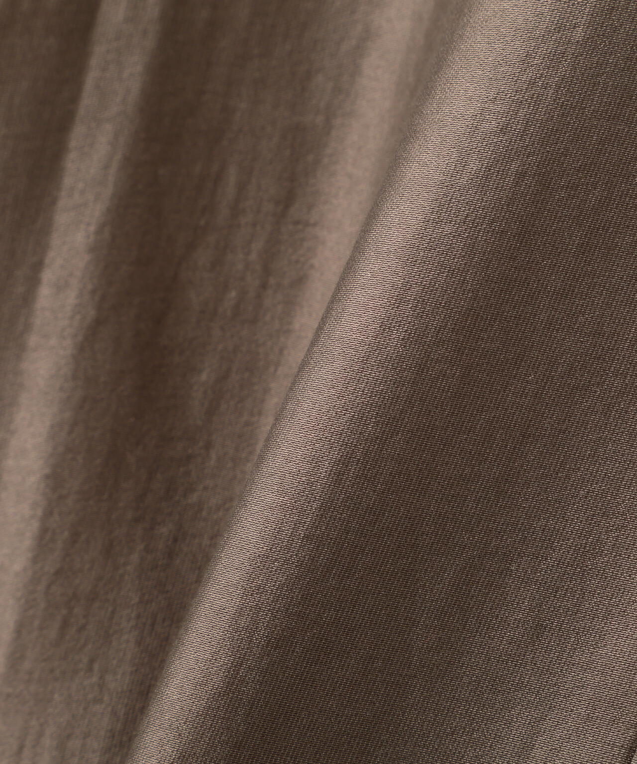 長袖ラッフルブラウス