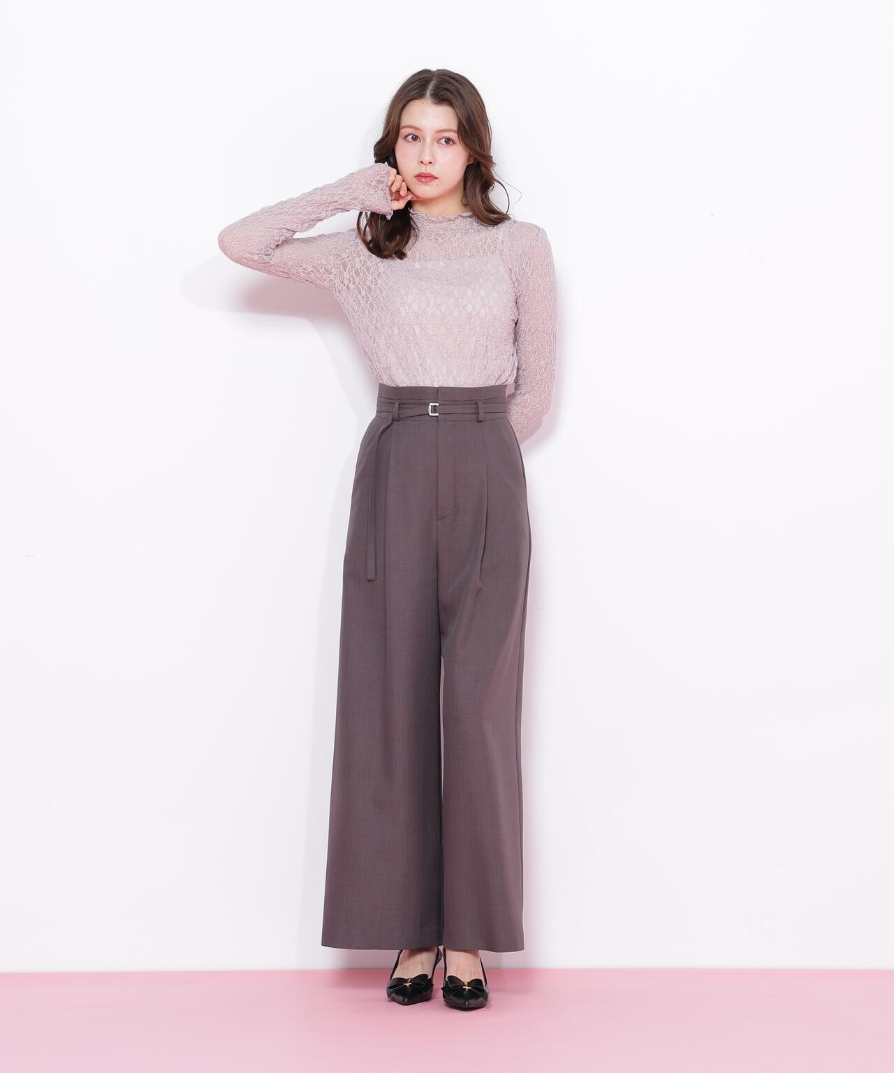 細ベルト付きワイドパンツ