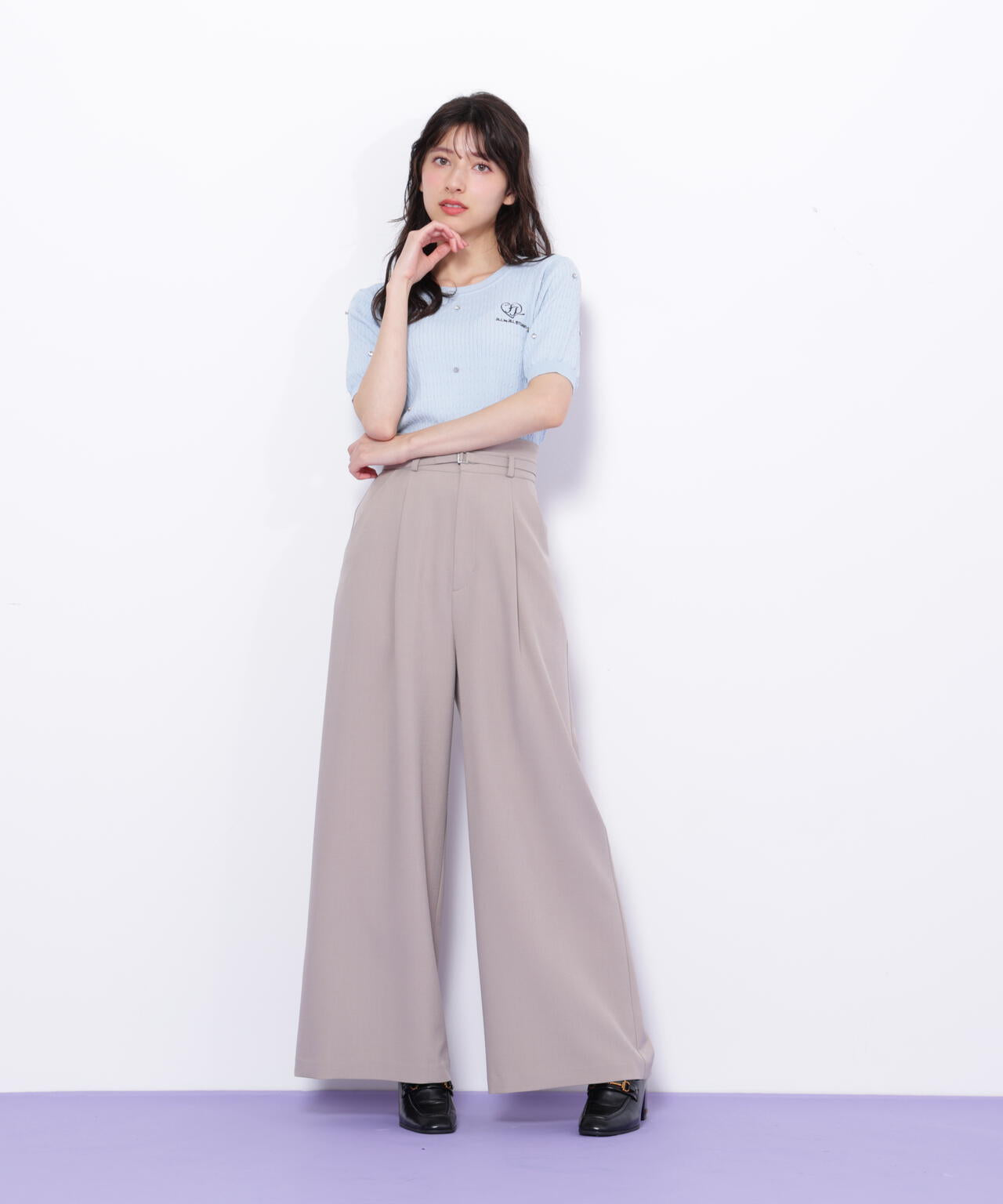 細ベルト付きワイドパンツ